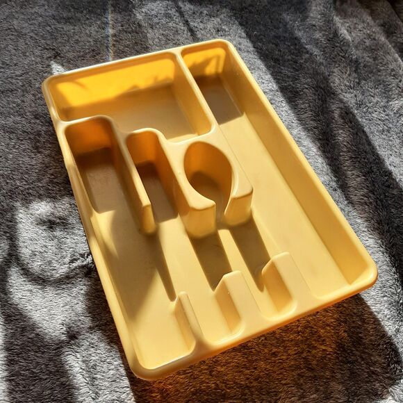 Vintage Rubbermaid Silverware Drawer Organizer Tray #2921 USA Yellow Plastic - Picture 1 of 6